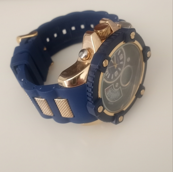 Man wach - Picture 2 of 3